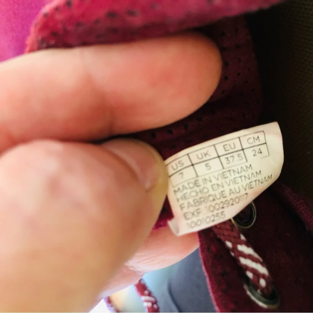 Toms Women’s Size 7 Maroon Burgundy Cherry Cola Red Wine Lace up Canvas Sneakers